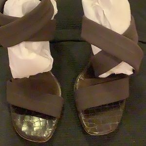 Pull on stretch ankle sandals